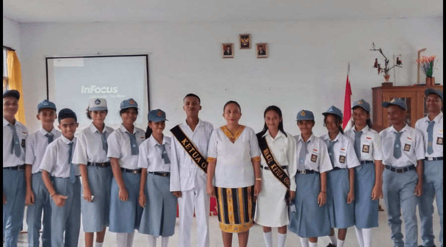 Siswa Siswi SMA Negeri 40 Maluku Tengah