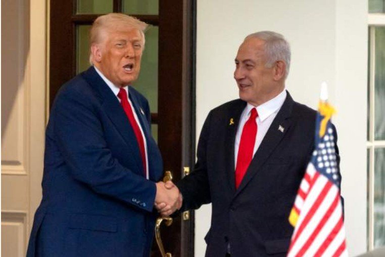 Presiden AS Donald Trump bertemu dengan Perdana Menteri Israel Benjamin Netanyahu di Gedung Putih, Washington, Selasa, 7 Mei 2025. - (Pool via AP)
