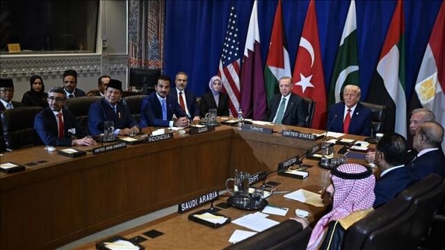 Presiden RI Prabowo Subianto di pertemuan para pemimpin Arab dan Muslim dengan Presiden AS, Donald Trump, 23 September 2025. (Anadolu)