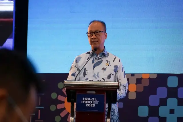Menteri Perindustrian (Menperin) Agus Gumiwang Kartasasmita dalam pembukaan Halal Indo x Industrial Festival yang diselenggarakan di Tangerang, Banten, Kamis (25/9/2025). (ANTARA/HO-Kemenperin)
