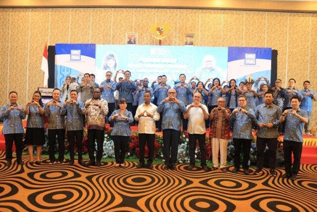 Foto Bersama Gubernur Apolo Safanpo dan Ketua DPN Apindo usai mengukuhkan DPP Apindo Papua Selatan, Minggu 14 Desember 2025 (Foto:IPS/Lamberth)