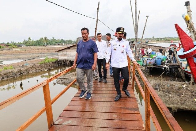   Salinan ini telah tayang di https://www.acehonline.co/news/percepat-pembangunan-infrastruktur-empat-jembatan-rampung-dibangun-di-aceh-timur/index.html.