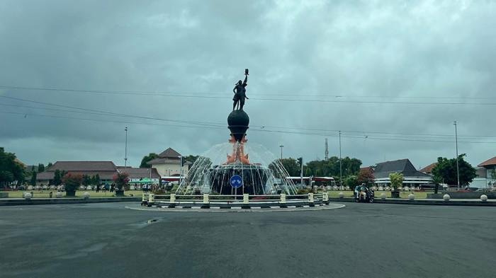 Bukan cuma industri. Sektor tambang, kimia, hingga pariwisata jadi penyumbang investasi terbesar.