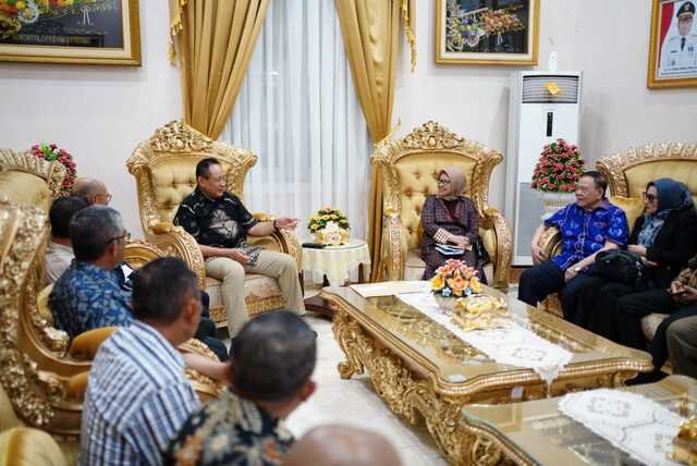 Pertemuan Komisi III DPRD Provinsi Gorontalo dengan Gubernur Gusnar Ismail di rumah jabatan gubernur, Rabu (28/1/2026). (Foto : Timko)