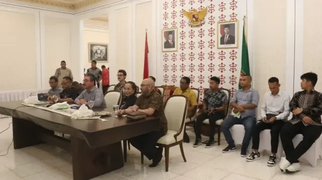 Gubernur Maluku Hendrik Lewerissa dan Duta Besar Republik Indonesia untuk Portugal, Susi Marleny Bachsin, Bahas peluang investasi melalui pertemuan virtual