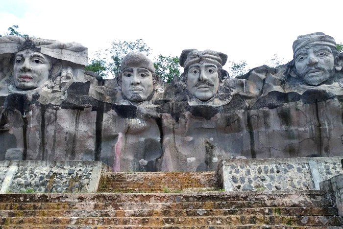 Patung Empat Marga Tubaba