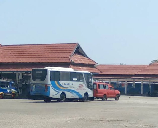 Bus dan mobil di Kabupaten Kepulauan Tanimbar